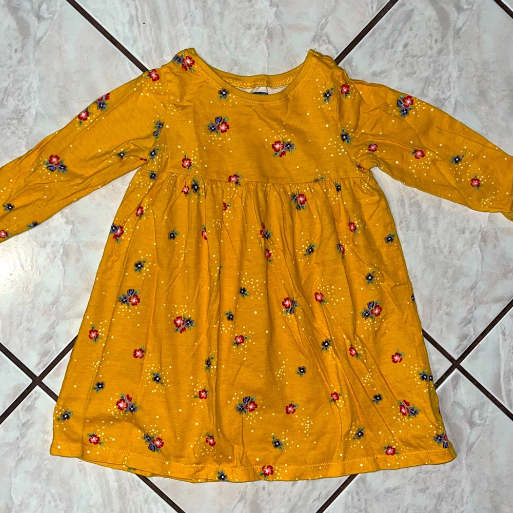 3 outfits & 1 dress bundle!! Old Navy/18-24months/